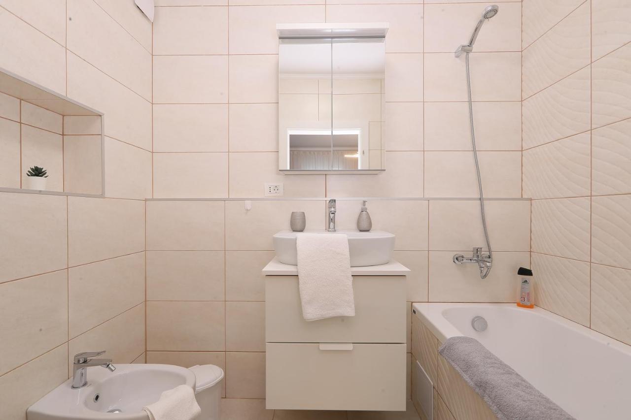 Julia'S Apartment Oradea Ngoại thất bức ảnh